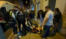 Yolun karşısına geçmeye çalışan yayaya motosiklet böyle çarptı