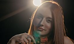 Arzu Efimia' dan Yeni Bir Romantik Şarkı "AŞK ACIMAZKİ "