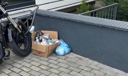 Geri Dönüşüm Atıkları Apartman Girişine Bırakıldı