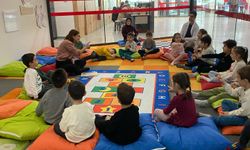 Minik Öğrenciler Kütüphanede Masallarla Buluştu