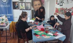 Çocuk Sanat Atölyesinde Yılbaşı Süsü Tasarımı Etkinliği
