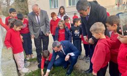 Kaymakam Özderin, Öğrencilerle Okuma Saati ve Fidan Dikimine Katıldı