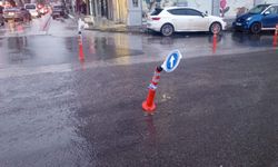 Sağlık Yerleşkesi Önündeki Dubalar Zarar Gördü