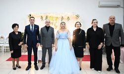 Vali Turan Genç Çiftin Nişan Yüzüklerini Taktı