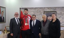 Kaymakam Balaban, Milli Sporcuyla Görüştü