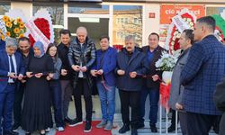 AK Parti Teşkilatı Yeni İşletmenin Açılışına Katıldı