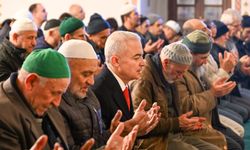 Vali Turan Regaip Kandili’ni Vatandaşlarla Birlikte İdrak Etti