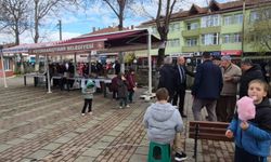 Büyükkarıştıran’da Kur’an Kursları İçin Kermes Düzenlendi