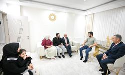 Kırklareli Valisi Turan devlet desteğiyle evlenen genç çiftlere misafir oldu