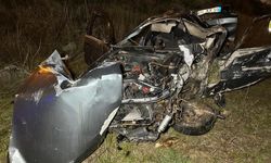 Uşak'ta otomobil şarampole devrildi: 2 ölü, 1 yaralı