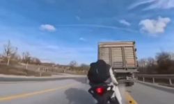 Motosiklet, kamyona arkadan çarptı: 1 yaralı