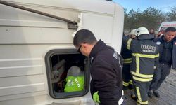 Polis üniformasını çıkarıp yaralının üzerini örttü