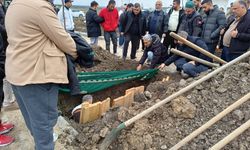 Evinde vahşice öldürülen kadın toprağa verildi