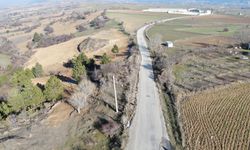 "Benim arazim" dedi, köy yolunu kestirdi