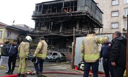 Pendik'te araçtaki yangın çevre binalara sıçradı: 2 araç ve kafe küle döndü