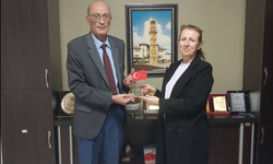 Vize’de Eğitime Katkı Sunan İsimlere Teşekkür Plaketi