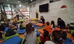 Çocuklar Kütüphanede Doyasıya Eğlendi