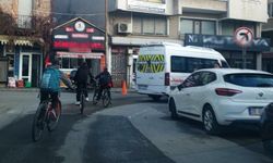 Kırklareli’nde Çocukların Araç Yoğunluğunda Bisiklet Sürmesi Dikkat Çekti