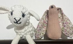 Örgülerden Süsler Yapılıyor