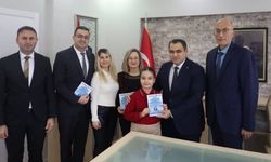 Şiir Kitabı Kaymakam Balaban’a Verildi