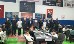 Satranç Turnuvasında 102 Sporcu Kıyasıya Yarıştı