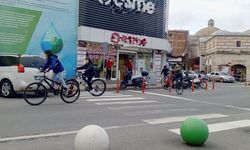 Yaya Geçidinde Bisikletli Çocukların Tehlikeli Yolculuğu