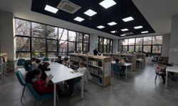Minik Öğrencilerden Lüleburgaz İlçe Halk Kütüphanesi’ne Ziyaret