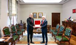 Vali Turan’dan İl Göç İdaresi Personeline Başarı Belgesi