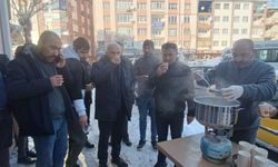 Sivas’ta yürekleri ısıtan dayanışma, karla mücadele çalışanlarına sıcak süt ikramı