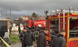 Müstakil ev alevlere teslim oldu: Yanan evini gözyaşları içinde izledi