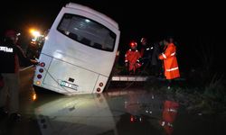 Edirne'de minibüs sulama kanalına düştü: Mahsur kalanlar kurtarıldı