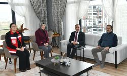 15 Temmuz şehidinin kızını ziyaret eden Vali: "Onlar sayesinde milli irade gasp edilemedi"