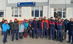 Kamp için çıktıkları dağda mahsur kalan 24 kişiyi AFAD ekipleri kurtardı