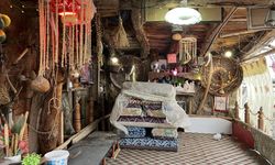 Evinin bahçesini topladığı eşyalarla müzeye çevirdi