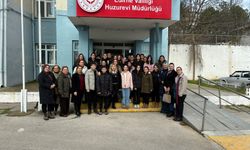 Edirne'de öğrenciler huzurevi sakinlerinin yüreğini ısıttı: Minik ellerden büyük vefa