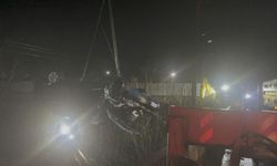 Otomobil çaya uçtu: Baba ve oğlu öldü