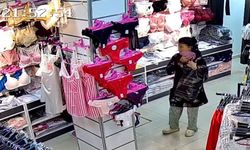 İç çamaşırı hırsızlığı kamerada: Gülerek girdiler, çalarak çıktılar