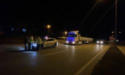 Uygulama noktasından kaçan tır sürücüsünün ehliyetsiz olduğu ve arandığı ortaya çıktı