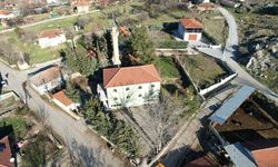 Köyün tek camisinin bir kısmı ve avlusu icradan satılığa çıkarıldı