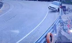 Uludağ yolunda kontrolden çıkan araç bariyerlere çarptı