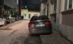 Kaldırıma Park Tepkisi: Yayalar Yola İniyor