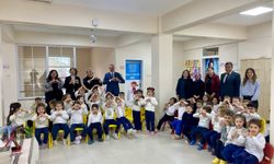 Kaymakam Özderin’den Yazar Mine Pöge’ye Plaket