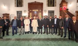 Vali, Teravih Namazı Sonrası Vatandaşlarla Buluştu