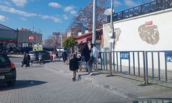 Huzurevi Duvarındaki Risk Sürüyor: Öğrenciler Yoldan Yürümek Zorunda Kalıyor