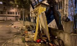 Tekirdağ'da kamyonet taksi durağına daldı, olay yerini terk etti: O anlar kamerada