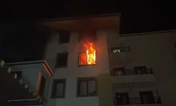 Tartıştığı annesine kızıp daireyi ateşe verdi: 10 kişi dumandan etkilendi