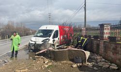 Pınarhisar'da panelvan araç çeşmeye çarptı: 1 yaralı