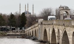 Tarihi Meriç Köprüsü atıklara teslim oldu