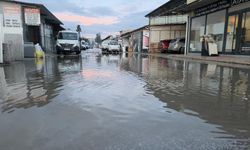 Yağmur sonrası sanayi sitesi sokakları su altında kaldı