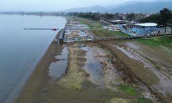 Fabrikaların tonlarca su çektiği İznik Gölü 200 metre çekildi